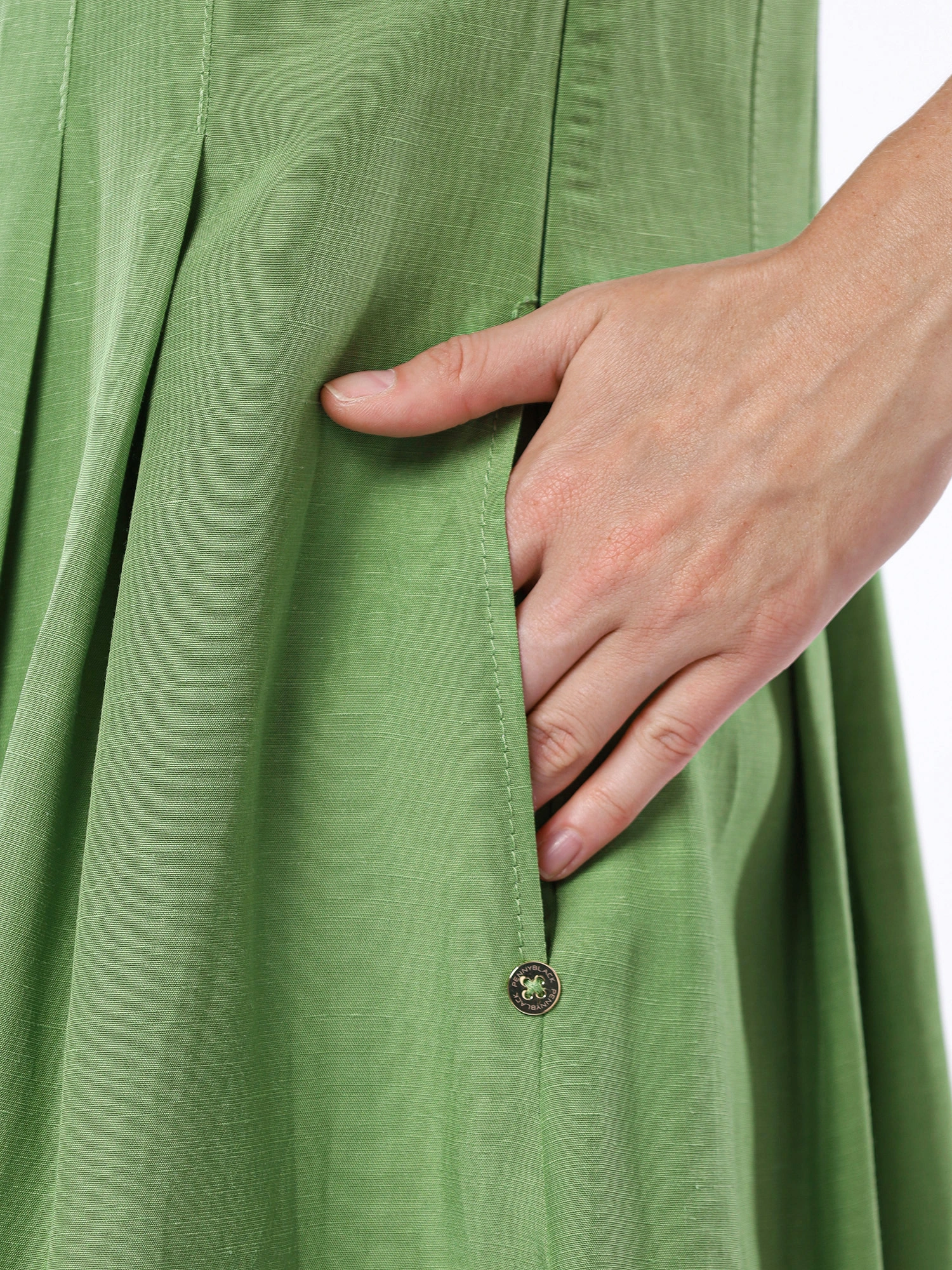 Платье из смесовой вискозы прямого кроя